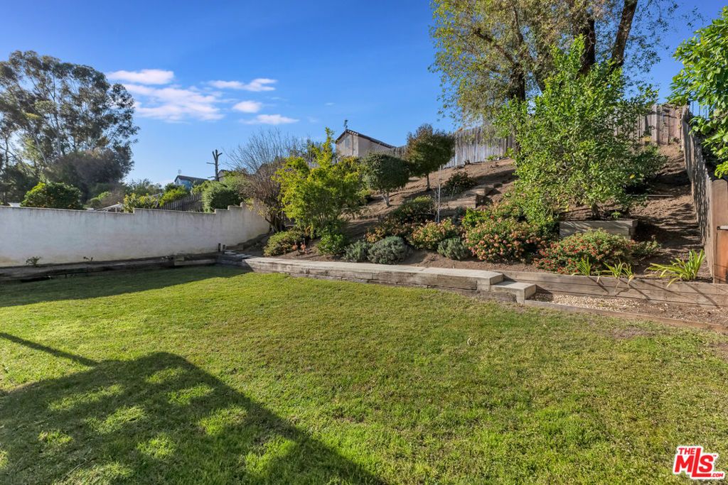 Image 27 of property listing at 15 Oak Cliff Drive, Phillips Ranch, CA 91766