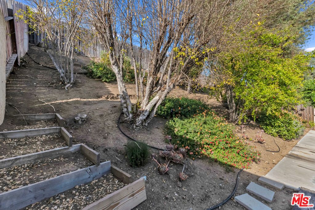 Image 28 of property listing at 15 Oak Cliff Drive, Phillips Ranch, CA 91766