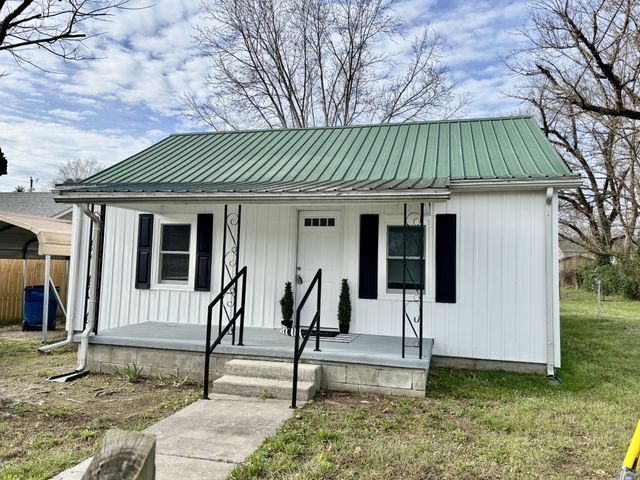 612 Maple St, Manchester, TN 37355