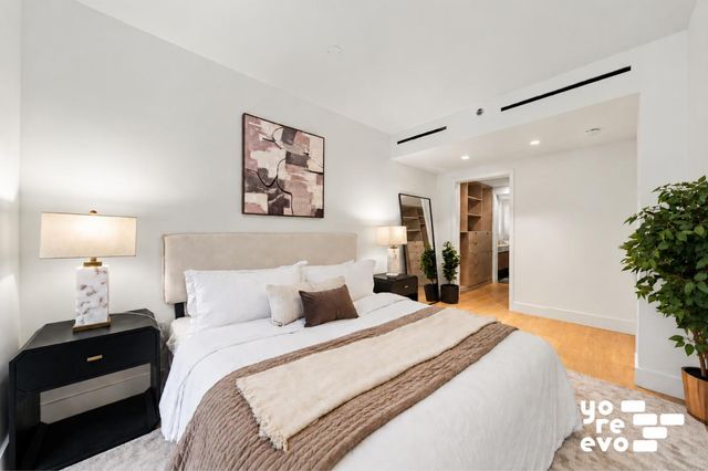 142 W 19th St Apt 2, New York City, NY 10011