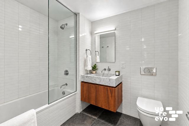 142 W 19th St Apt 2, New York City, NY 10011