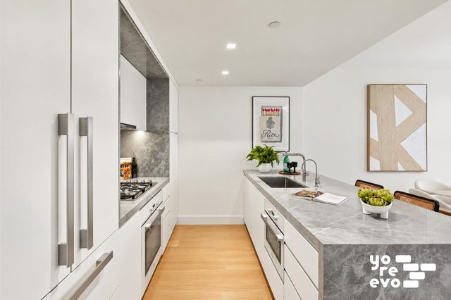 142 W 19th St Apt 2, New York City, NY 10011