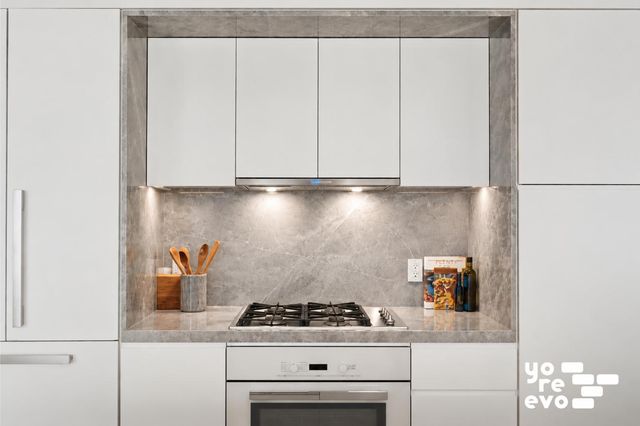 142 W 19th St Apt 2, New York City, NY 10011