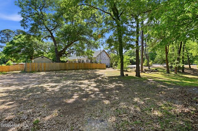 6803 Myrtle Grove Road, Wilmington, NC 28409