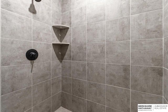 5727 N 208 Street, Omaha, NE 68022