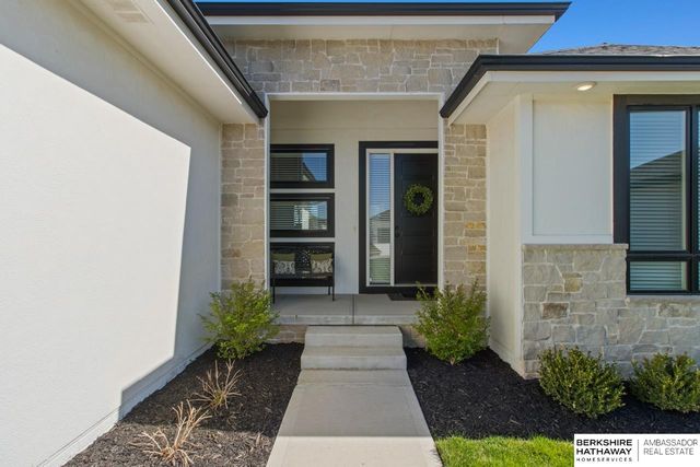 5727 N 208 Street, Omaha, NE 68022