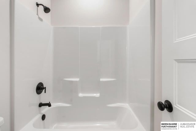 5727 N 208 Street, Omaha, NE 68022