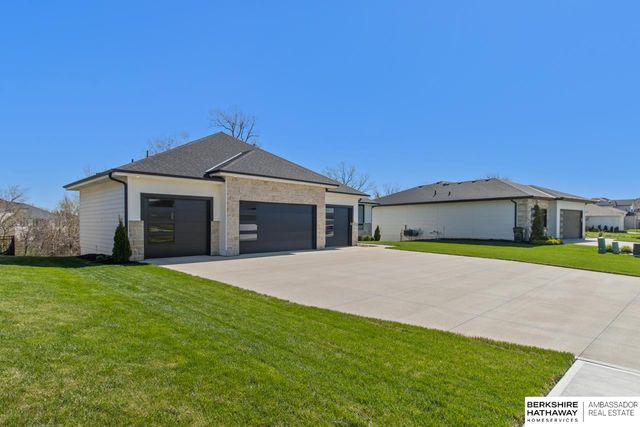 5727 N 208 Street, Omaha, NE 68022