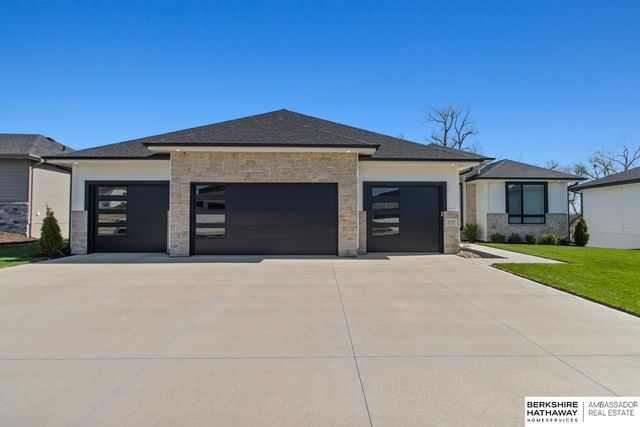 5727 N 208 Street, Omaha, NE 68022