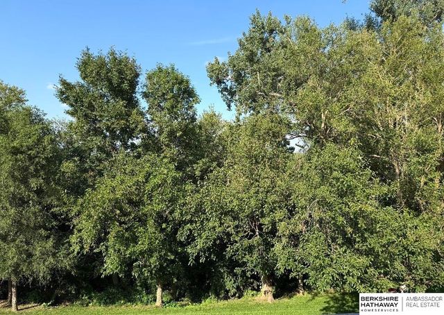 5727 N 208 Street, Omaha, NE 68022