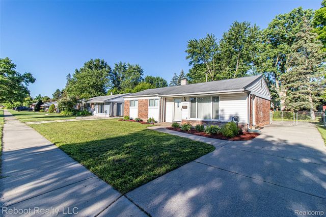 32339 Chalfonte Drive, Warren, MI 48092
