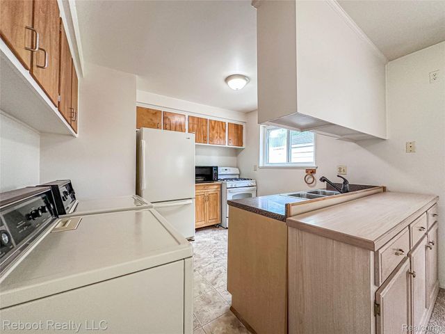 32339 Chalfonte Drive, Warren, MI 48092