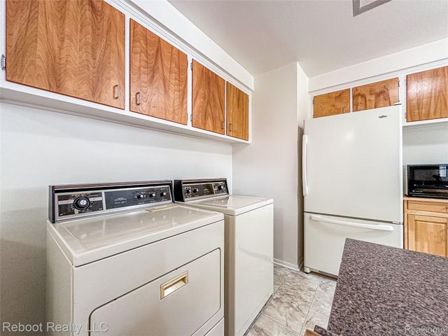 32339 Chalfonte Drive, Warren, MI 48092