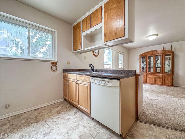 32339 Chalfonte Drive, Warren, MI 48092
