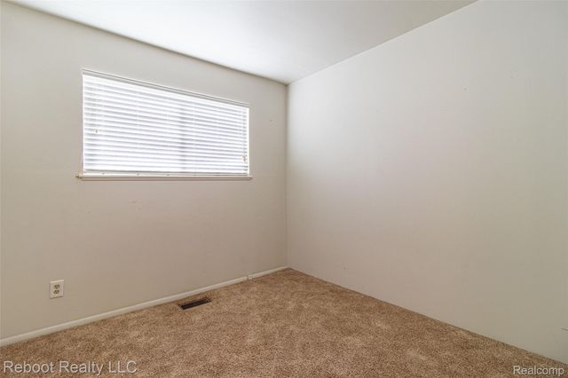 32339 Chalfonte Drive, Warren, MI 48092
