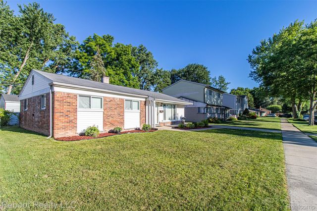 32339 Chalfonte Drive, Warren, MI 48092