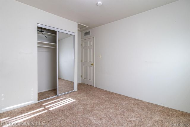 32339 Chalfonte Drive, Warren, MI 48092