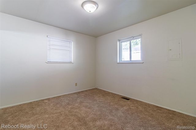 32339 Chalfonte Drive, Warren, MI 48092