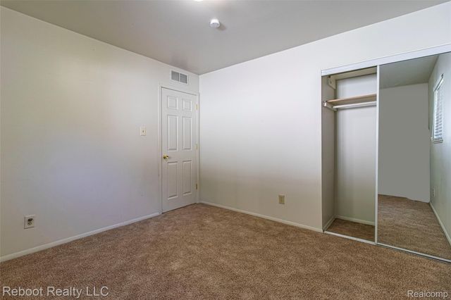 32339 Chalfonte Drive, Warren, MI 48092