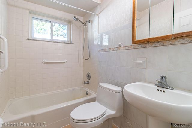 32339 Chalfonte Drive, Warren, MI 48092