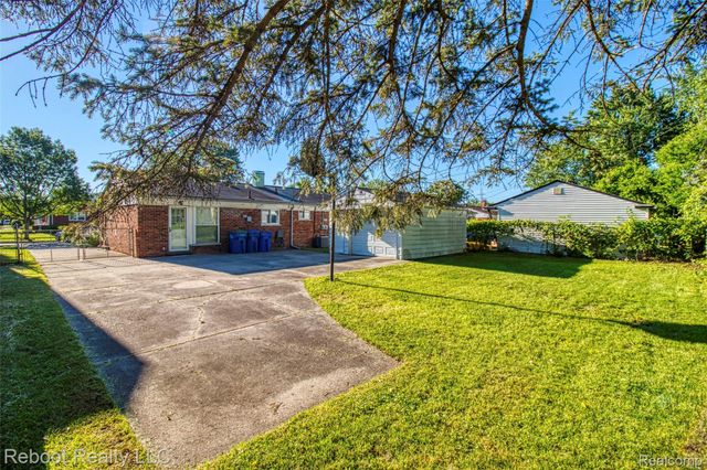 32339 Chalfonte Drive, Warren, MI 48092