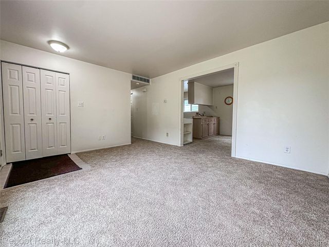 32339 Chalfonte Drive, Warren, MI 48092