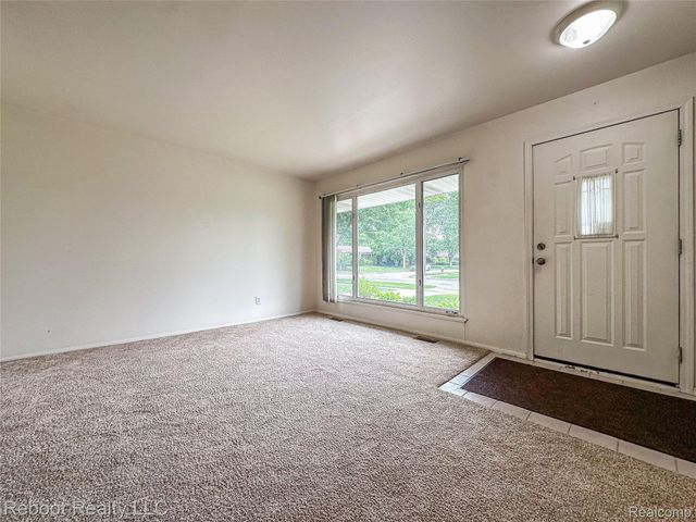 32339 Chalfonte Drive, Warren, MI 48092