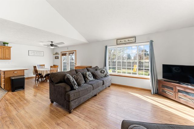 1202 Sapphire Ln., Lindsborg, KS 67456