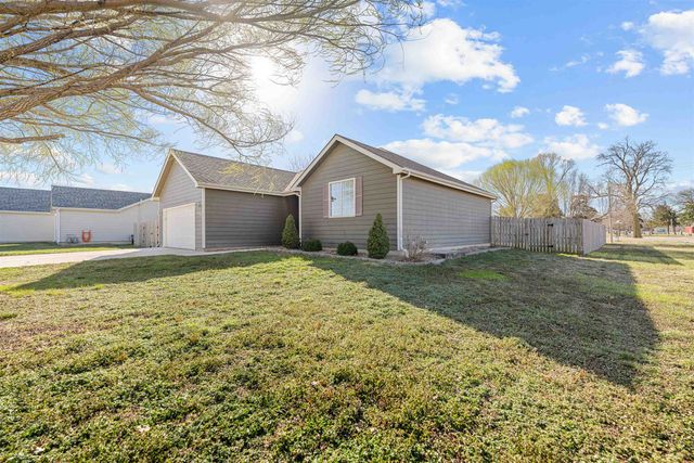1202 Sapphire Ln., Lindsborg, KS 67456