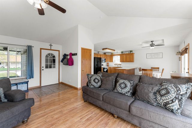 1202 Sapphire Ln., Lindsborg, KS 67456