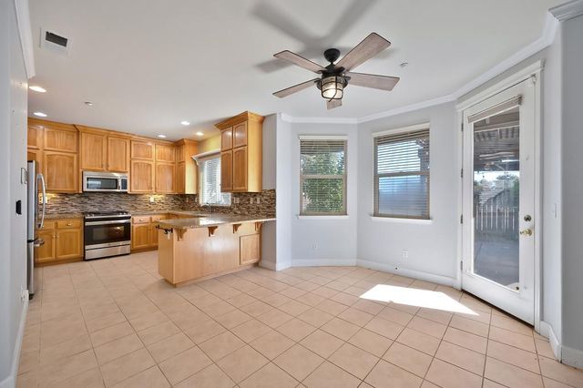 418 Mallard Dr, Woodland, CA 95695