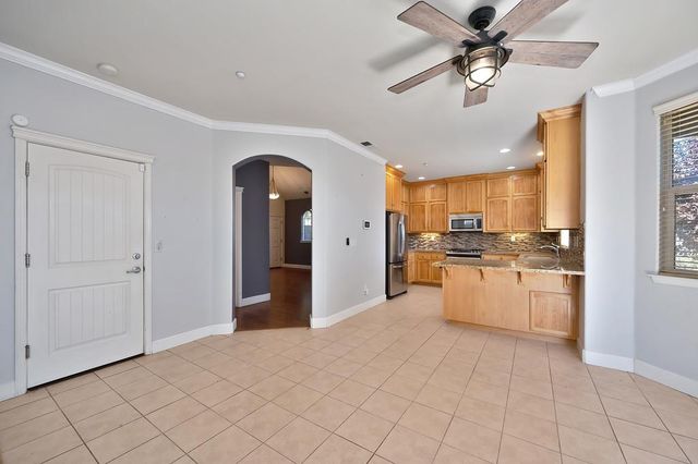 418 Mallard Dr, Woodland, CA 95695