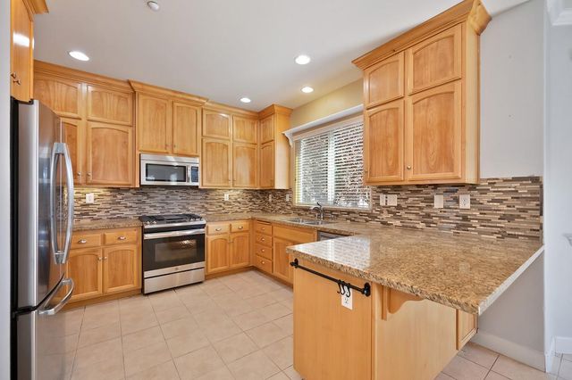 418 Mallard Dr, Woodland, CA 95695