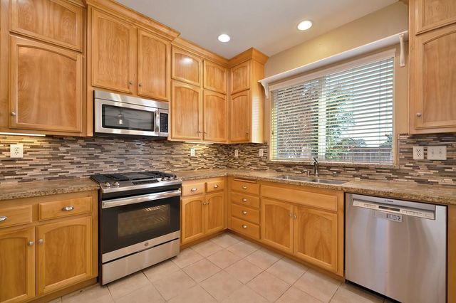 418 Mallard Dr, Woodland, CA 95695