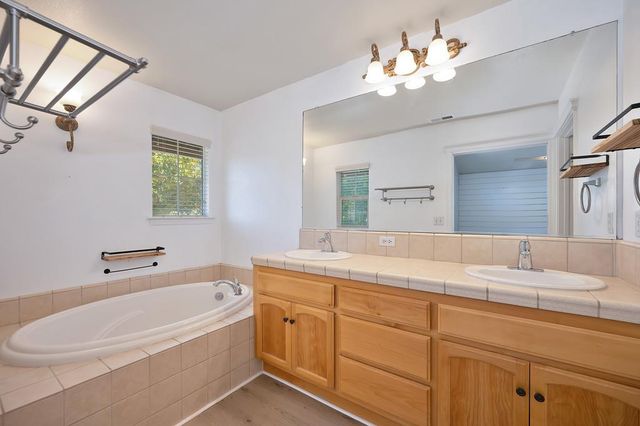 418 Mallard Dr, Woodland, CA 95695