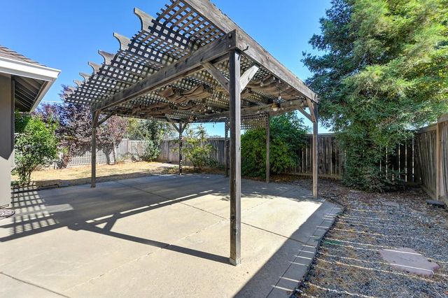 418 Mallard Dr, Woodland, CA 95695