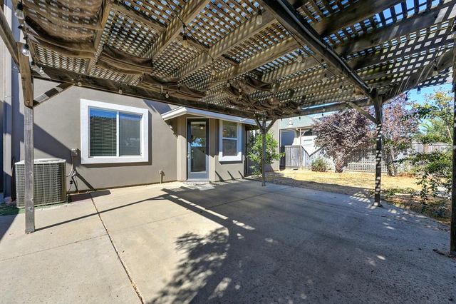 418 Mallard Dr, Woodland, CA 95695