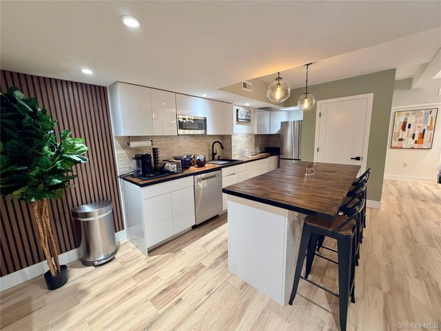 230 Pelham Road 4N, New Rochelle, NY 10805