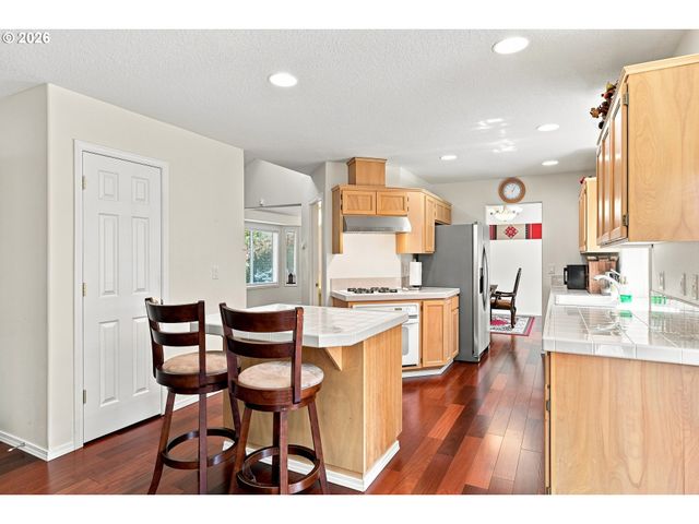 16422 Ne FREMONT St, Portland, OR 97230