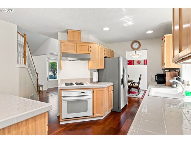 16422 Ne FREMONT St, Portland, OR 97230