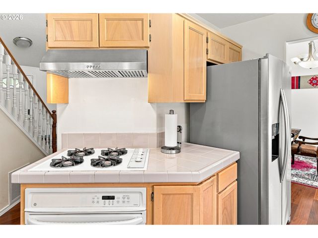 16422 Ne FREMONT St, Portland, OR 97230