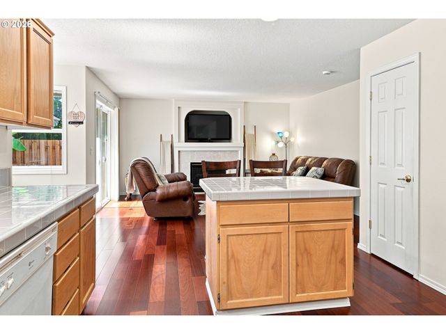 16422 Ne FREMONT St, Portland, OR 97230