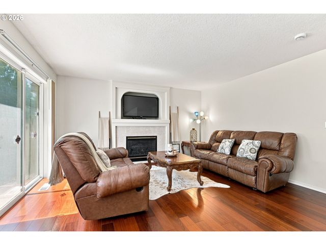 16422 Ne FREMONT St, Portland, OR 97230