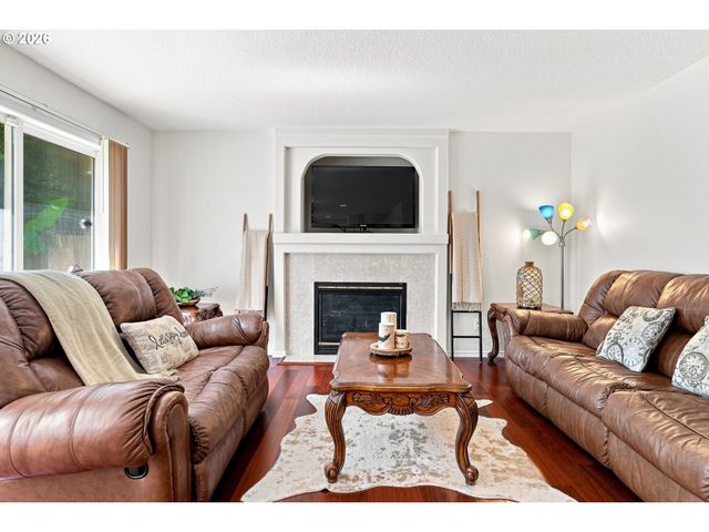 16422 Ne FREMONT St, Portland, OR 97230