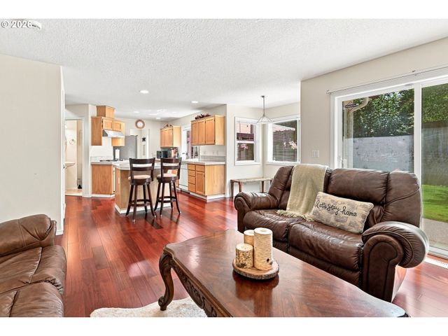 16422 Ne FREMONT St, Portland, OR 97230