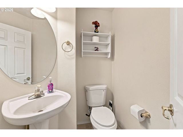 16422 Ne FREMONT St, Portland, OR 97230