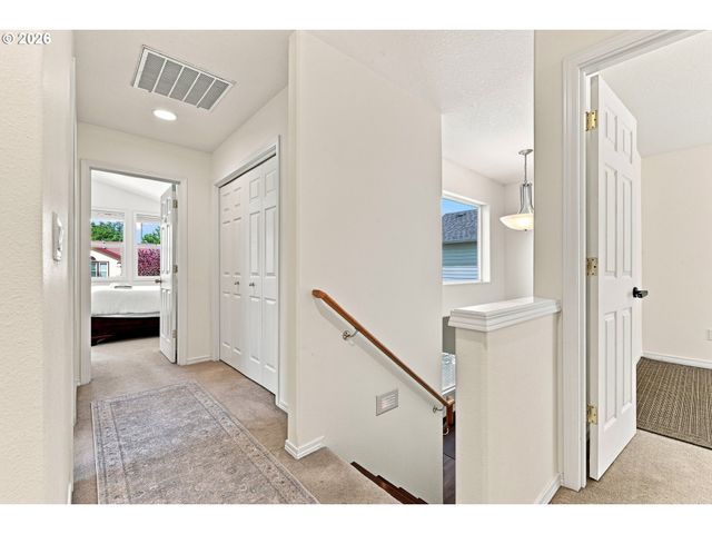 16422 Ne FREMONT St, Portland, OR 97230