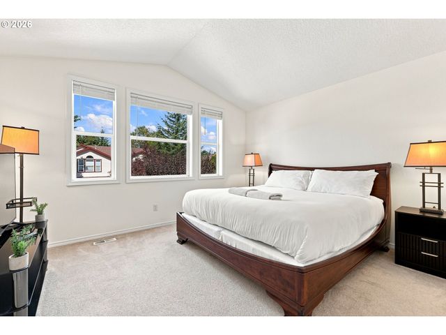 16422 Ne FREMONT St, Portland, OR 97230