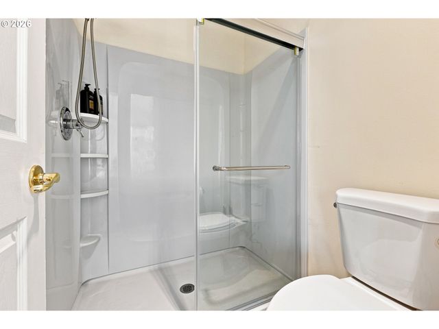 16422 Ne FREMONT St, Portland, OR 97230