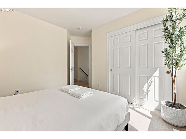16422 Ne FREMONT St, Portland, OR 97230